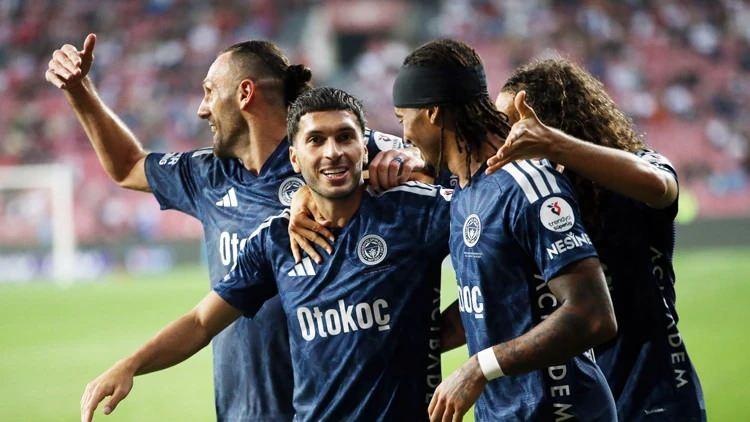 <p>Fenerbah&ccedil;e, S&uuml;per Lig'in 3. haftasında deplasmanda Samsunspor'u 2-0 mağlup etti.</p>
