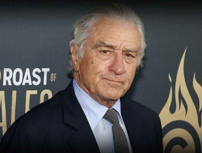 <div>"ARAŞTIRMA YAPIYORDUM"</div>

<div>O d&ouml;nemde &ccedil;alıştığı proje i&ccedil;in araştırma yapmak i&ccedil;in polisleri g&ouml;zlemlediğini belirten De Niro, birlikte &ccedil;alıştığı yazarın da yanında olduğunu belirterek şunları s&ouml;yledi:</div>
