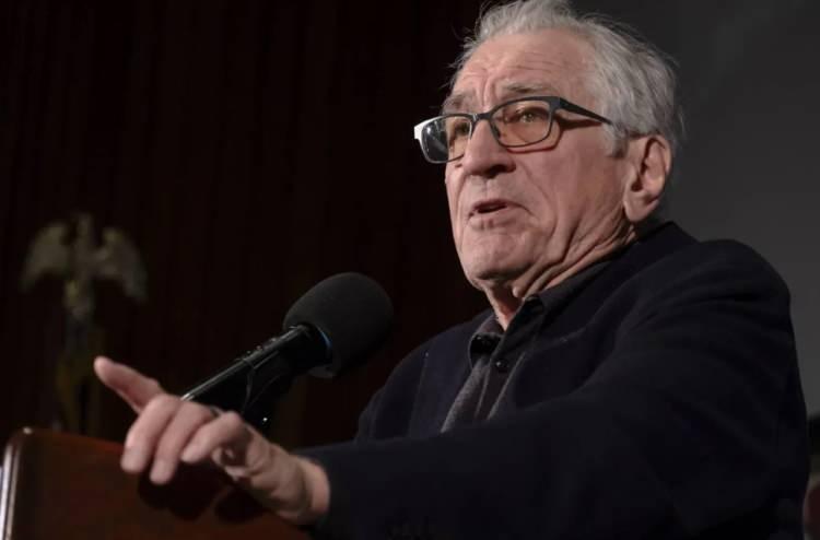 <p>ABD'li &uuml;nl&uuml; oyuncu Robert De Niro, 1990'lı yıllarda T&uuml;rkiye'de polislerle birlikte gece kul&uuml;b&uuml; baskınlarına gittiği iddiaları hakkında ilk kez konuştu.</p>

<p>&nbsp;</p>
