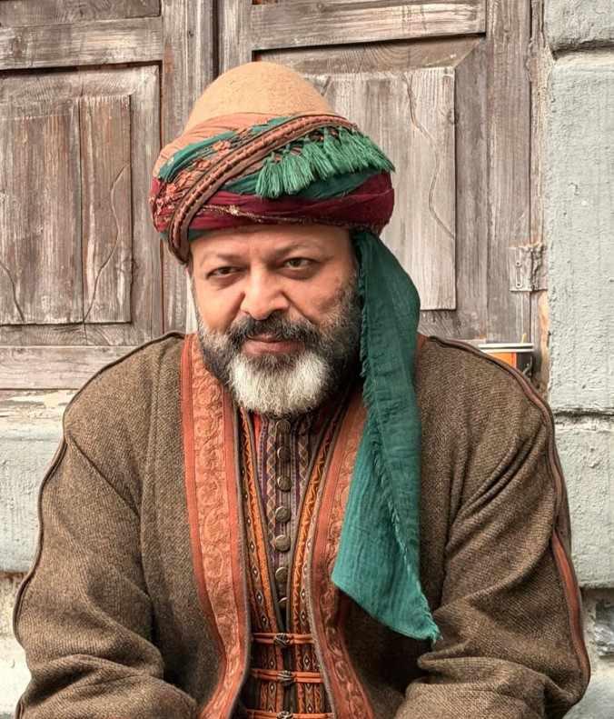 <p>SİNAN ALBAYRAK</p>

<p>"Mekanın cennet olsun inşaAllah. &Ccedil;ok acılar, &ccedil;ok sıkıntılar &ccedil;ektin. Tanıdığım en yetenekli en deli oyuncu oldun. Ankarada ikimizde &ouml;ğrenciyken tanıdım seni. Daha bu sabah ge&ccedil;miş olsun mesajı attım sana. Meğer &ccedil;oktan ge&ccedil;miş.. Kalanlara sabır"</p>
