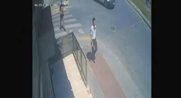 <p>Eve giden gen&ccedil; kadınla, iddialara g&ouml;re, aralarında tartışma &ccedil;ıktı. &Ccedil;ıkan tartışmanın ardından gen&ccedil; kadını boğarak &ouml;ld&uuml;rd&uuml;. Ardından cesedini evindeki derin dondurucuya koyarak sakladı. İddiaya g&ouml;re, daha sonra evdeki ekmek bı&ccedil;ağıyla cesedi par&ccedil;alara ayırıp &ccedil;&ouml;p poşetlerine koydu. Ardından ceset par&ccedil;alarını birka&ccedil; sefer h&acirc;linde taksiyle &ouml;nce &ccedil;alıştığı iş yerine, ardından da iş yerine yakın bir inşaat &ccedil;ukuruna attı.</p>

<p>Gen&ccedil; kadının en son nerede g&ouml;r&uuml;ld&uuml;ğ&uuml;nden yola &ccedil;ıkan dedektifler, adım adım kadının gidişine dair kayıtlara ulaştı. Sıkı bir &ccedil;alışmanın ardından Erva'nın bir eve girdiği ancak o evden &ccedil;ıkmadığı tespit edildi. Evde Fethi Dağlı isimli biri kalıyordu.</p>

<p>&nbsp;</p>
