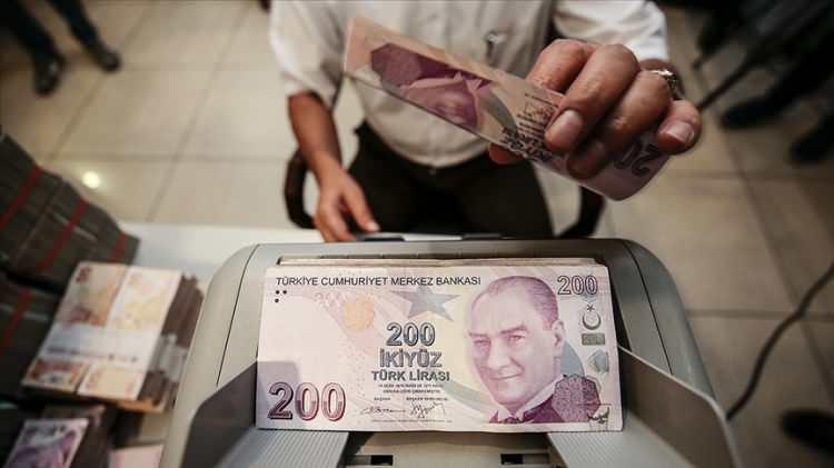 <p>Altı aylık enflasyon verilerinin ikincisinin netleşmesiyle birlikte,&nbsp;SSK ve Bağ-Kur emeklileri i&ccedil;in de&nbsp;yıl sonu zam oranına dair ilk somut tablolar da ortaya &ccedil;ıkmaya başladı.</p>
