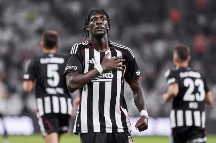 <p>Y&ouml;neticilerin harekete ge&ccedil;mesiyle de İngiliz santrfor, S&uuml;per Lig'e bu kez Trabzonspor forması ile d&ouml;n&uuml;ş yapabilir.<br />
<br />
​(TAKVİM)</p>
