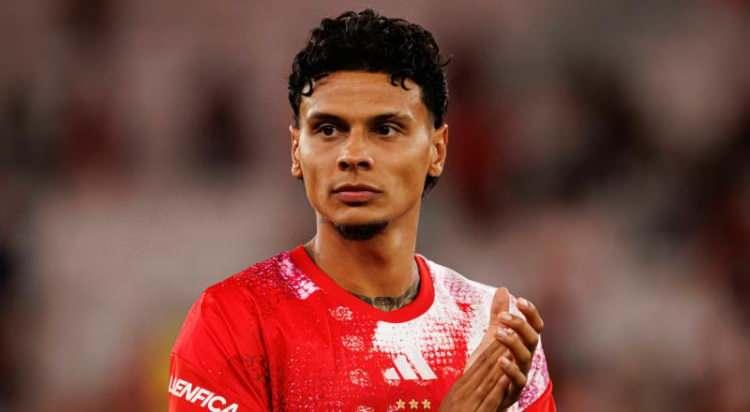 <p>Beşiktaş'ın, Benfica forması giyen Richard Rios transferi i&ccedil;in temaslarını sıklaştırdığı belirtildi.<br />
<br />
Siyah-beyazlıların satın alma opsiyonlu kiralama istediği Kolombiyalı orta saha i&ccedil;in Acun Ilıcalı'nın sahibi olduğu Hull City'nin de devrede olduğu ifade edildi.<br />
<br />
(S&ouml;zc&uuml;)</p>
