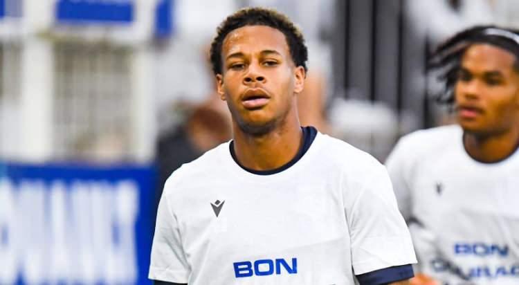 <p>Galatasaray'ın, Auxerre forması giyen Kevin Danois i&ccedil;in teklif yaptığı belirtildi.<br />
<br />
Sarı-kırmızılıların 20 yaşındaki Fransız orta saha i&ccedil;in 25 milyon euroya kadar &ccedil;ıkabileceği, Auxerre'nin ise 35 milyon euro istediği ifade edildi.<br />
<br />
(Takvim)</p>
