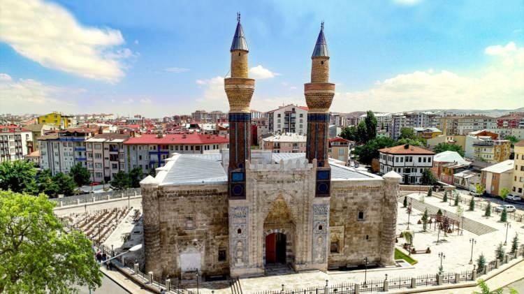 <p><strong>7. SİVAS: 1 Milyon 988 bin 289</strong></p>
