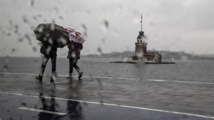 <p>İstanbul ile birlikte Trakya'da ve Doğu Karadeniz'de sahil hattı ile i&ccedil; kesimlerde g&ouml;k g&uuml;r&uuml;lt&uuml;l&uuml; sağanak g&ouml;r&uuml;lecek.</p>

<p>İstanbul'daki yağmur cumartesiye gelindiğinde etkisini yitirecek ve yağmurun ardından sıcaklık bir kademe daha artacak.</p>
