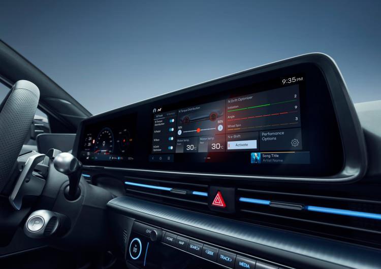<p>T&uuml;rkiye pazarında Bluelink bağlantı desteğiyle satışa sunulan makyajlı Hyundai IONIQ 6 modelinde beklenen &Ouml;TV değişimi ger&ccedil;ekleşti.</p>
