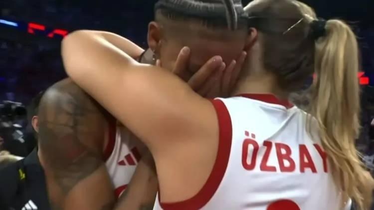 <p><strong>VARGAS G&Ouml;ZYAŞLARINA HAKİM OLAMADI</strong></p>

<p>&nbsp;</p>

<p>15-10&rsquo;luk galibiyetin ardından Melissa Vargas duygu patlaması yaşadı ve g&ouml;zyaşlarına hakim olamadı.</p>
