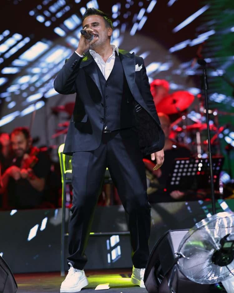 <p><strong>Uzun bir aranın ardından yeniden konser maratonuna başlayan &uuml;nl&uuml; şarkıcı, İstanbul ve Bodrum'da sevenleri ile buluştu.</strong></p>

