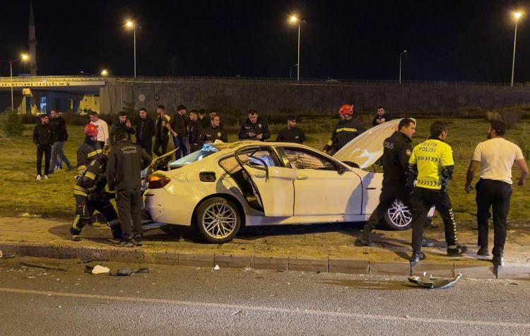 <p>Erzurum'un Palandöken ilçesinde kontrolden çıkarak takla atan otomobildeki 4 kişi yaralandı. Hastanelere sevk edilen yaralıların sağlık durumlarının iyi olduğu bildirildi.</p>

<p> </p>
