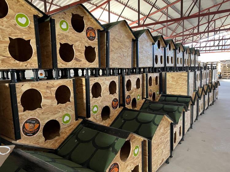 <p>Depoda 895 adet paketli ve kullanılmamış 16 metrekarelik insani yardım &ccedil;adırı, yaklaşık 600 portatif yatak, &ccedil;ok sayıda uyku tulumu, afet &ccedil;adırları, kampetler, ısıtıcılar, beyaz eşyalar ve &ccedil;eşitli ev ve yardım malzemelerinin bulunduğu belirlendi.&nbsp;</p>
