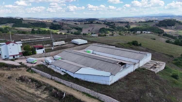 <p>Dosyada yaklaşık 12 bin TL tutarında bakım faturalarının bulunduğu, ancak faturaya konu bazı bakım işlemlerinin fiilen yapılmadığı y&ouml;n&uuml;nde tespitlerin yer aldığı belirtildi.</p>

<p>&nbsp;</p>
