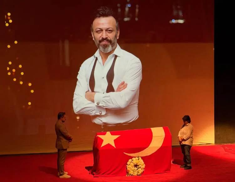 <p><strong>&Uuml;nl&uuml; oyuncu Serhat Kılı&ccedil;'ın ani vefatından sonra sanat camiasından peşpeşe taziye ve veda mesajları gelirken, Kılı&ccedil;'ın Kardelenler dizisinde yeğeni rol&uuml;yle tanınan oyuncu Mehmet Fatih Obuz'dan duygu dolu bir veda paylaşımı yaptı.</strong></p>
