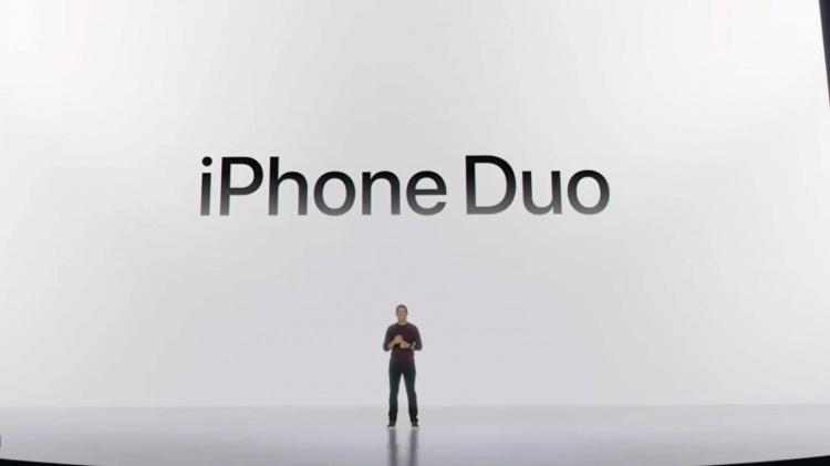 <p><span style="color:#B22222"><strong>iOS 27 katlanabilir ekrana g&ouml;re optimize edildi</strong></span></p>

<p>iPhone Duo'daki iOS 27 deneyimi, katlanabilir ekran yapısına g&ouml;re d&uuml;zenlendi. Uygulamalar cihazın a&ccedil;ık ve kapalı konumları arasında ge&ccedil;iş yapabilirken geniş ekranda &ccedil;oklu g&ouml;rev &ouml;zelliklerinden yararlanılabiliyor.</p>

<p>Aynı anda iki uygulama kullanma, ekran b&ouml;lme ve pencere y&ouml;netimi gibi &ouml;zellikler, iPhone Duo'nun geniş ekranından yararlanmayı ama&ccedil;lıyor.</p>

<p>Cihazın dış ekranıyla 44 saate kadar video oynatma s&uuml;resi sunulduğu belirtildi.</p>
