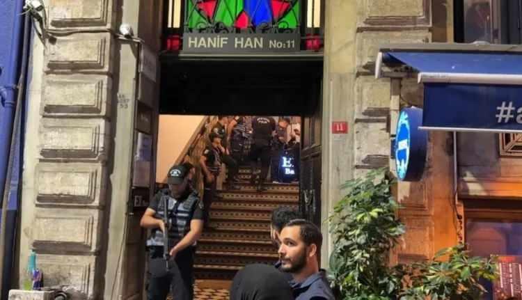 <p>İstanbul Cumhuriyet Başsavcılığı tarafından &lsquo;Su&ccedil; İşlemek Amacıyla &Ouml;rg&uuml;t Kurma&rsquo;, &lsquo;Fuhuş&rsquo;, &lsquo;M&uuml;stehcenlik&rsquo; ve &lsquo;Kullanmak İ&ccedil;in Uyuşturucu Madde Bulundurmak veya Satın Almak&rsquo; su&ccedil;larından y&uuml;r&uuml;t&uuml;len soruşturma kapsamında İstanbul İl Jandarma Komutanlığı ile İstanbul Emniyet M&uuml;d&uuml;rl&uuml;ğ&uuml; KOM ve Siber Şube M&uuml;d&uuml;rl&uuml;kleri tarafından &ccedil;alışma başlatıldı. Başsavcılığın talimatıyla yapılan teknik ve fiziki takipler, tanık ifadeleri ve ihbarlar değerlendirildi.</p>
