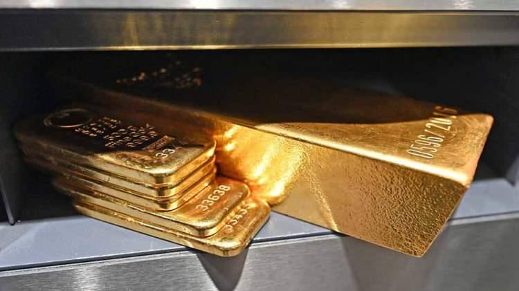<p>Hollanda Merkez Bankası&rsquo;nın ABD ve Kanada&rsquo;daki kasalardan yaklaşık 86 ton altını Londra&rsquo;ya taşıması, rezervlerin coğrafi dağılımının &ouml;nemine dikkat &ccedil;ekti.</p>

<p>&nbsp;</p>

