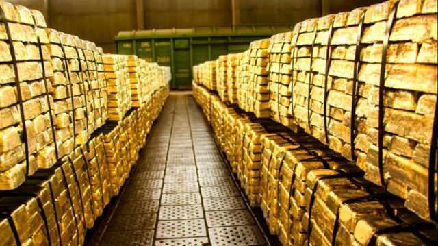 <p>Hollanda Merkez Bankası New York'ta yaklaşık 59 ton altın sattı ve Londra'da aynı miktarda altın satın aldı.</p>
