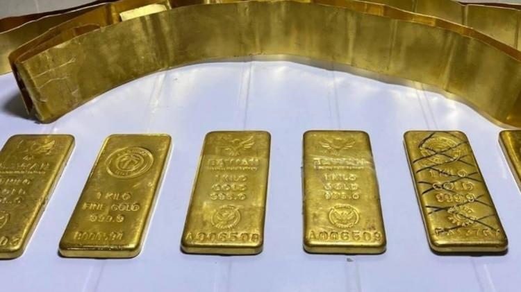 <p>Bu, Hollanda'nın 86 tonun tamamını Atlantik Okyanusu &uuml;zerinden taşımak zorunda kalmadığı, bunun yerine altın satışları ve fiziki transferlerin bir karışımını kullandığı anlamına geliyor.</p>
