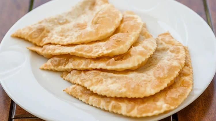 <p><strong>5- CHEBUREKİ (&Ccedil;İĞ B&Ouml;REK) (Kırım k&ouml;kenli, T&uuml;rkiye'de "&Ccedil;iğ b&ouml;rek" olarak da biliniyor)</strong></p>

<p>&nbsp;</p>
