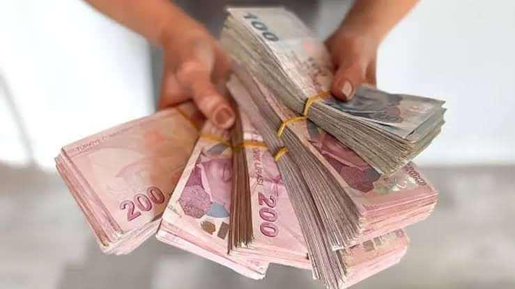 <p>Mevcut maaş: 54.000 TL<br />
TCMB tahmini (%8,7 zamlı): 58.698 TL<br />
OVP tahmini (%9,04 zamlı): 58.888 TL</p>
