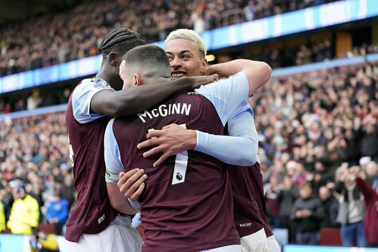 <p>10- Aston Villa | 26.3 (Yaş ortalaması)</p>

