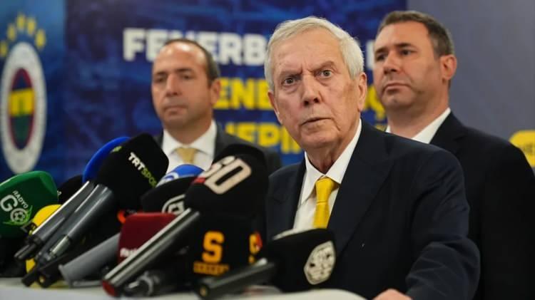 <p>Aziz Yıldırım, Sadettin Saran d&ouml;neminde y&ouml;netime y&ouml;nelik eleştirilerinde yaşlı forvet alınmaması y&ouml;n&uuml;nde uyarıda bulunmuştu.<br />
<br />
Aziz Yıldırım o d&ouml;nem bir Genel Kurul toplantısında şu ifadeleri kullanmıştı:</p>
