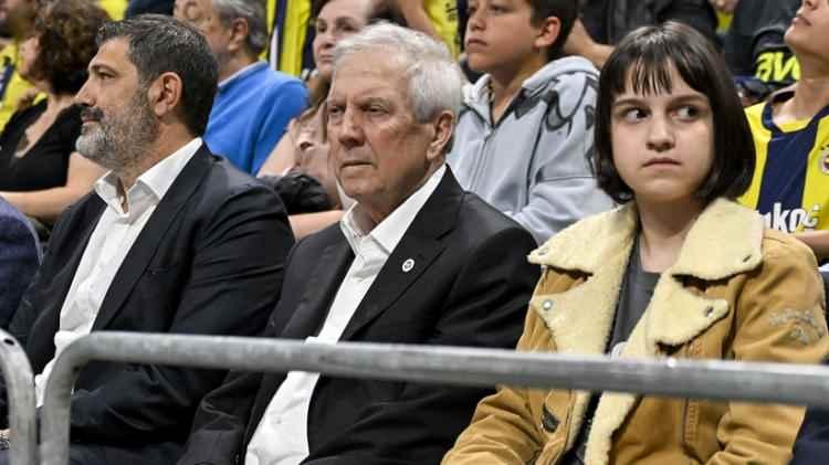 <p><strong>Bu Cherif'i kim aldı merak ediyorum, hangi akıl aldı? Yazık ya. Yazık. 22 milyon diyorlar, 20 mi bilmiyorum. Yazık.</strong></p>
