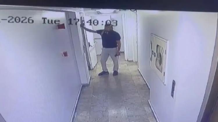 <p>51 yaşındaki oyuncunun evinde &ouml;l&uuml; bulunması, sanat d&uuml;nyasında b&uuml;y&uuml;k bir şok etkisi yarattı.</p>
