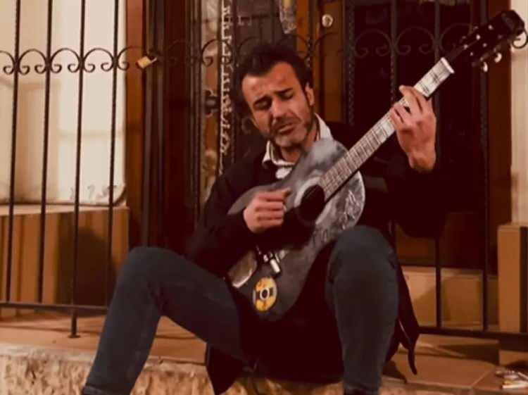 <p>Şarkısı uzun s&uuml;re dillere pelesenk olan 43 yaşındaki Rıza Tamer'in 17 Nisan'da hayatını kaybetmesi, sevenlerini ve m&uuml;zik d&uuml;nyasını derinden &uuml;zd&uuml;.</p>
