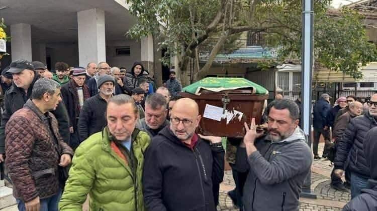 <p>Y&ouml;netmen Olgun &Ouml;zdemir, ge&ccedil;irdiği kalp krizi sonucu yaşamını yitirdi.</p>
