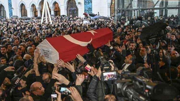 <p>Arabesk m&uuml;ziğin usta ismi Ferdi Tayfur, 2 Ocak 2025'te Antalya'da kaldırıldığı hastanede hayatını kaybetti.</p>

