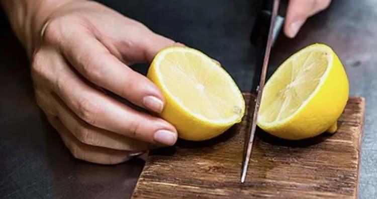 <p>Dondurulmuş limon dilimleri su, &ccedil;ay, smoothie ve &ccedil;eşitli tariflerde kolayca kullanabilirsiniz.&nbsp;</p>

<p>&nbsp;</p>
