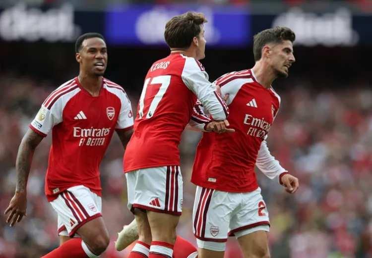 <p>Yapılan sim&uuml;lasyona g&ouml;re ge&ccedil;tiğimiz sezonun Devler Ligi finalisti Arsenal, bu sezonun en b&uuml;y&uuml;k şampiyonluk favorisi olarak g&ouml;sterildi.</p>
