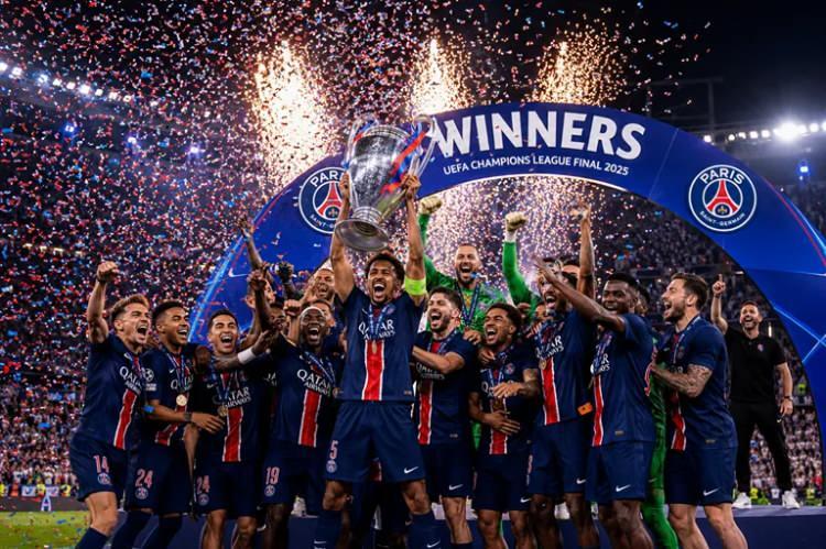 <p>Arsenal'ı Bayern M&uuml;nih, Manchester City, Barcelona ve son şampiyon Paris Saint-Germain takip etti.</p>
