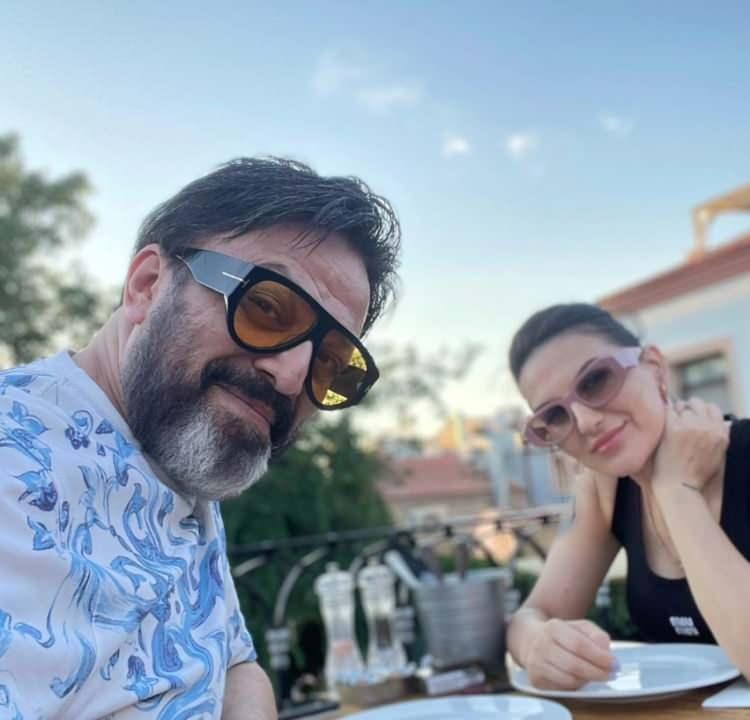 <p>KIZ ARKADAŞINDAN Y&Uuml;REK BURKAN PAYLAŞIM</p>

<p>D&uuml;nyaya bin daha gelirsek eğer yine seni bulacağım, yine sana aşık olacağım, yalnız seni seveceğim&hellip;&nbsp;</p>

<p>G&ouml;z&uuml;m&uuml;n nuru, başımın tacı, i&ccedil;imin yarası, yoldaşım, sırdaşım, hayatımın en b&uuml;y&uuml;k aşkı, sevdiğim, &ouml;mr&uuml;m&hellip; Ben hayatımda hi&ccedil; b&ouml;yle sevilmedim, hi&ccedil; b&ouml;yle sevmedim. Beni hasretine mahkum ettin&hellip;</p>
