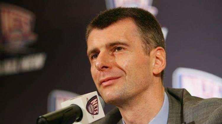 <p><strong><span style="color:#B22222">42)&nbsp; MIKHAIL PROHOROV</span>&nbsp; | 10,7 MİLYAR DOLAR&nbsp; - Girişimci</strong></p>

<p>&nbsp;</p>

<p>Mikhail Prohorov, Rusya&rsquo;nın &ouml;nde gelen iş insanlarından biri olup madencilik ve metal&uuml;rji sekt&ouml;rlerinde b&uuml;y&uuml;k yatırımlara sahiptir. Ayrıca spor ve finans alanındaki girişimleriyle de servetini artırmıştır.</p>
