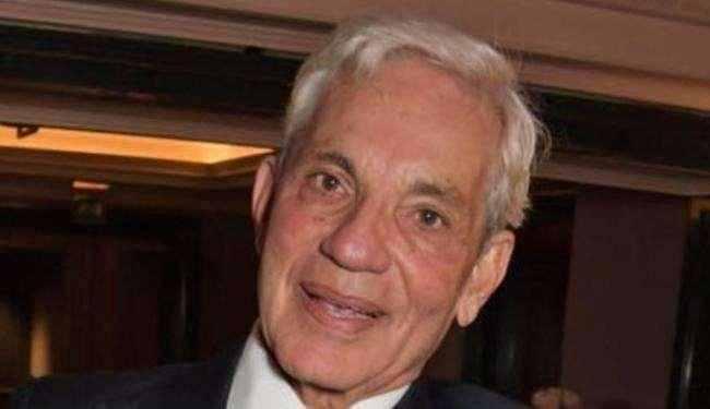 <p><strong><span style="color:#B22222">36)&nbsp; DAVID REUBEN</span>&nbsp; |&nbsp; 12,8 MİLYAR DOLAR</strong></p>

<p>&nbsp;</p>

<p>David Reuben, İngiltere merkezli iş insanı ve yatırımcı olarak gayrimenkul, enerji ve &ccedil;eşitli sekt&ouml;rlerde b&uuml;y&uuml;k yatırımlara sahip. Serveti, stratejik yatırımları ve aile şirketlerinden gelen uzun s&uuml;reli kazan&ccedil;larla şekillenmiştir.</p>
