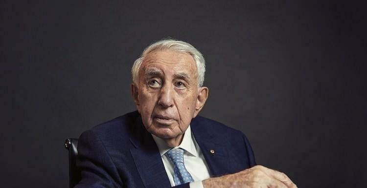 <p><strong><span style="color:#B22222">24)&nbsp; HARRY TRIGUBOFF</span>&nbsp; |&nbsp; 19,1 MİLYAR DOLAR&nbsp; -&nbsp; İş İnsanı</strong></p>

<p>&nbsp;</p>

<p>Harry Triguboff, Avustralya&rsquo;nın en b&uuml;y&uuml;k gayrimenkul geliştiricilerinden biri olarak Meriton şirketinin kurucusudur. Serveti, konut projeleri ve inşaat yatırımlarındaki başarılarından geliyor.</p>
