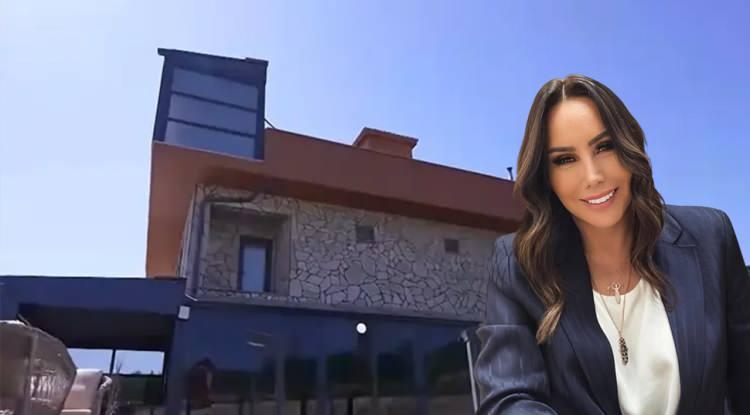 Yalova'ya taşınmıştı! Asena'nın 3 katlı l&uuml;ks evi g&ouml;z kamaştırdı