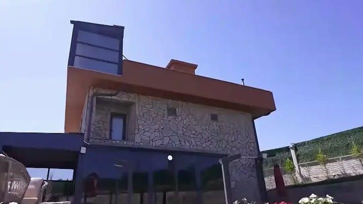<p>YALOVA'DA &Ccedil;İFTLİK HAYATI YAŞIYOR</p>
