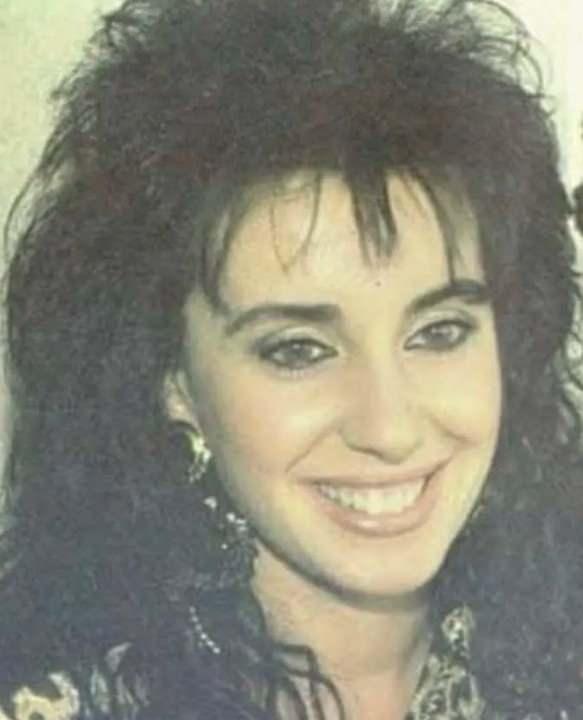 <p>PERİHAN SAVAŞ</p>

<p>PerihanSavaş, paylaşımına <strong>"Alın size uygulamasız ger&ccedil;ek 80&rsquo;ler"</strong> notunu d&uuml;şerek nostaljik karesini takip&ccedil;ileriyle paylaştı.</p>

<p>&nbsp;</p>
