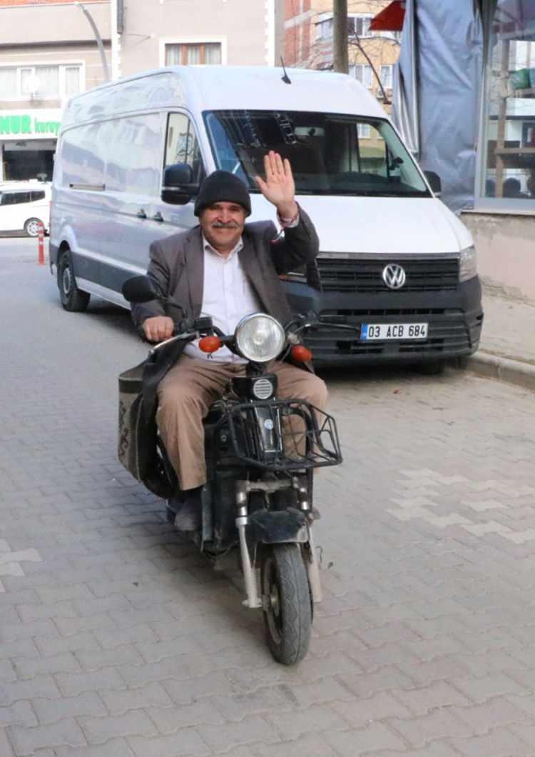 <p>Menderes Ko&ccedil;ak, son olarak 31 Mart 2024 Mahalli İdareler Genel Se&ccedil;imleri'nde Sandıklı belediye başkanlığına bağımsız aday oldu.&nbsp;</p>
