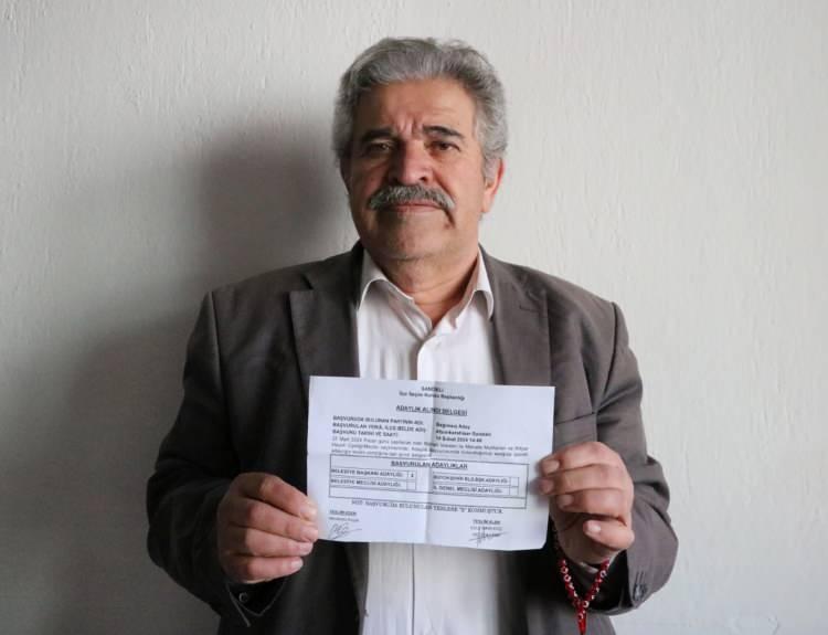 <p>3 &ccedil;ocuk babası Menderes Ko&ccedil;ak'ın adaylık ser&uuml;veni, 1994 yılında k&ouml;y&uuml;nden muhtar adayı olmasıyla başladı.</p>

<p>&nbsp;</p>
