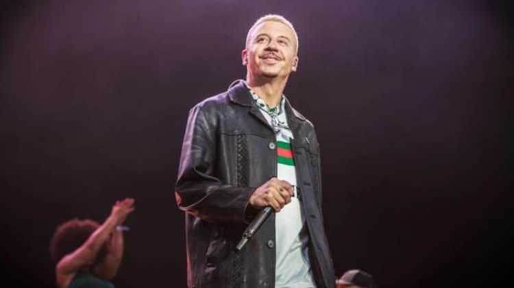 <p><strong>Ed Sheeran'ın &ldquo;Loop&rdquo; turnesinde sahne alan rap&ccedil;i Macklemore, New Jersey'deki MetLife Stadyumu'ndaki performansı sırasında Filistin&rsquo;e destek s&ouml;zleri sonrası turnenin kalan konserlerinden &ccedil;ıkarıldığı ortaya &ccedil;ıktı.</strong></p>
