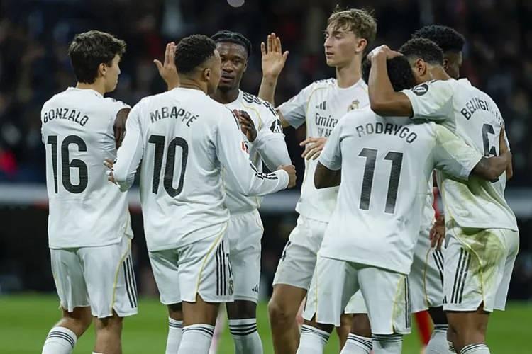 <p>1. REAL MADRID (İspanya)</p>

<p>474.7 milyon</p>

<p>&nbsp;</p>
