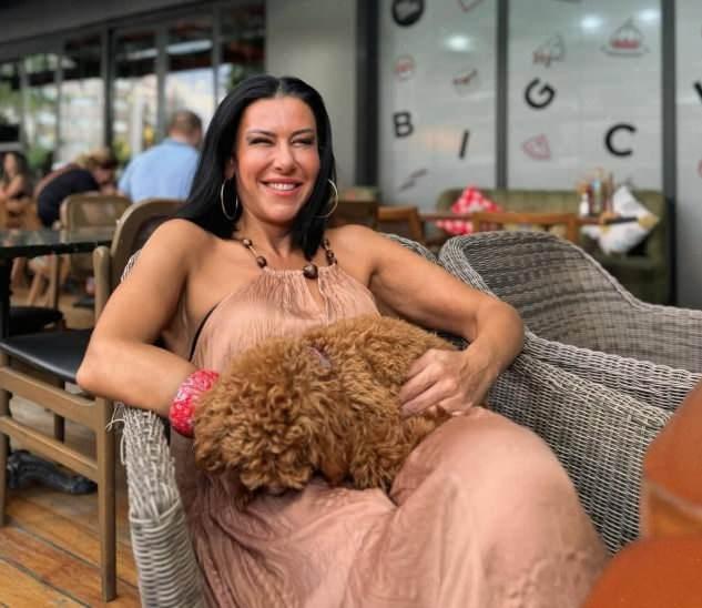 <p>Zayıflama ameliyatının tek başına kalıcı sonu&ccedil; sağlayan sihirli bir &ccedil;&ouml;z&uuml;m olmadığını vurgulayan oyuncu, operasyon sonrasında da sağlıklı beslenme d&uuml;zeninin ve diyetin s&uuml;rd&uuml;r&uuml;lmesi gerektiğini belirtti.</p>
