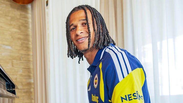 <p><strong>Fenerbah&ccedil;eli yıldız futbolcu Nathan Ake&rsquo;nin eşi Kaylee Ramman, İstanbul gezisi sırasında turistlere uygulanan fiyat farklarına karşı aldığı &ouml;nlemi sosyal medya hesabından paylaştı.</strong></p>
