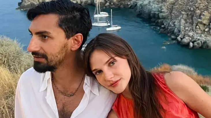 <p><strong>&Ccedil;iftin yakın dostlarının katıldığı geceye &ccedil;ok sayıda &uuml;nl&uuml; isim de katılırken, davetliler arasında Alina Boz ve eşi Umut Evirgen de yer aldı.</strong></p>
