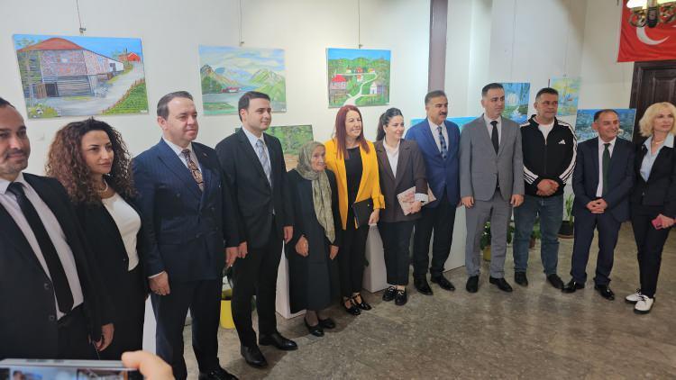 <p>Serginin a&ccedil;ılışına Zonguldak Vali Yardımcısı Halis Hacıismailoğlu ile il protokol &uuml;yeleri ve davetliler katıldı.</p>

